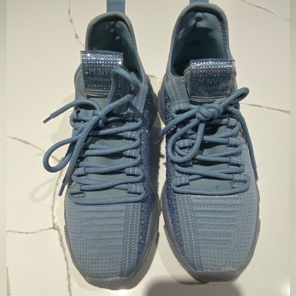 Steve Madden Maxima baby Blue sneakers Women's size 9